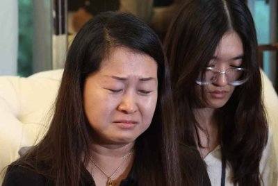 Ibu kepada seorang pelajar perempuan yang maut selepas dipercayai ditikam oleh rakan sekolahnya di Bandar Utama mendakwa anaknya mengalami sebanyak 200 kesan tikaman. FOTO: THE STAR