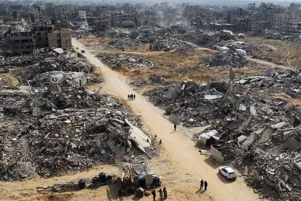 Pembinaan semula Genting Gaza yang binasa teruk akibat perang genosid selama 24 bulan terkandung dalam fasa kedua pelan damai dicadangkan Trump. - Foto Agensi