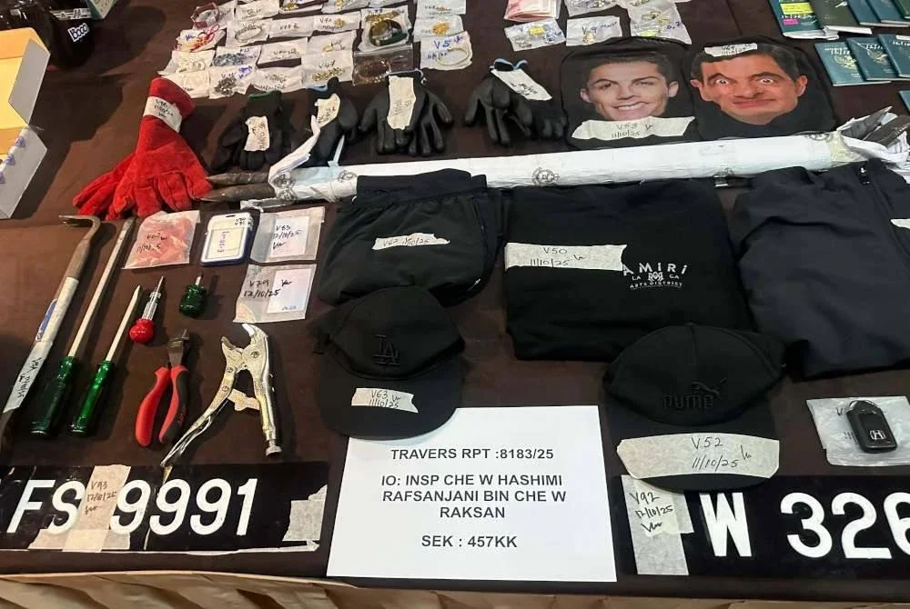 Antara peralatan untuk melakukan jenayah pecah rumah yang digunakan Geng Latin dirampas polis.