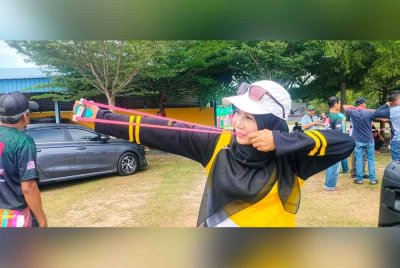 Dahlia yang juga sudah jatuh cinta dengan permainan tersebut.