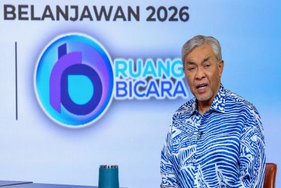 Ahmad Zahid hadir pada program Ruang Bicara “Merealisasi Belanjawan 2026” di Wisma Bernama pada Khamis. Foto Bernama