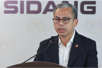 Fahmi ketika sidang media mingguan Kabinet di Menara Komunikasi pada Jumaat. Foto Bernama