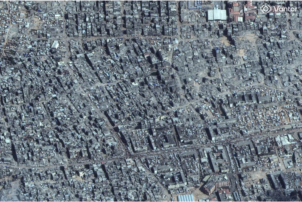 Gambar satelit menunjukkan kemusnahan dahsyat di kawasan Khan Yunis, selatan wilayah itu.