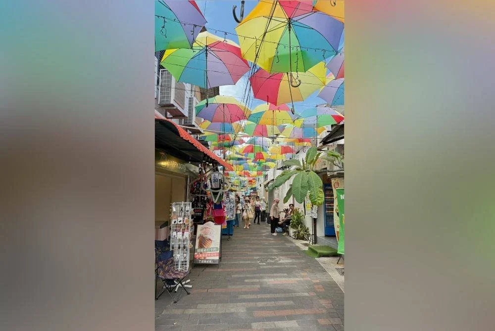 Hiasan menarik dan unik menjadikan Lebuh Armenian destinasi pilihan pengunjung.