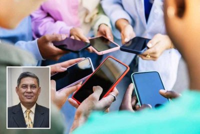 KPM akan keluarkan garis panduan larangan telefon pintar di sekolah bagi murid bawah 16 tahun. Gambar hiasan (Gambar kecil: Alimuddin)