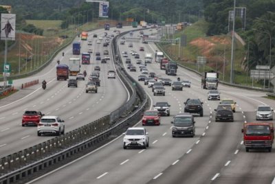 Aliran trafik meningkat dan bergerak perlahan di beberapa lebuh raya utama susulan orang ramai mula pulang ke kampung halaman masing-masing sempena sambutan Deepavali, Isnin ini.