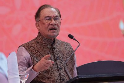 Anwar berucap pada Majlis Rumah Terbuka Deepavali Madani 2025 Peringkat Kebangsaan di KL Sentral pada Sabtu. Foto Bernama