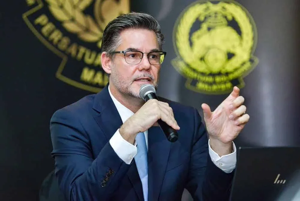 Serge ketika sidang media berkenaan perkembangan terkini status tujuh pemain bola sepak kebangsaan Malaysia di Wisma FAM, Kelana Jaya pada Jumaat. FOTO: Bernama