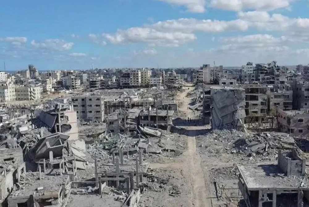 Israel didakwa terus melancarkan serangan udara ke Gaza, dengan sekurang-kurangnya 28 kematian dilaporkan termasuk wanita dan kanak-kanak. - Foto: Reuters