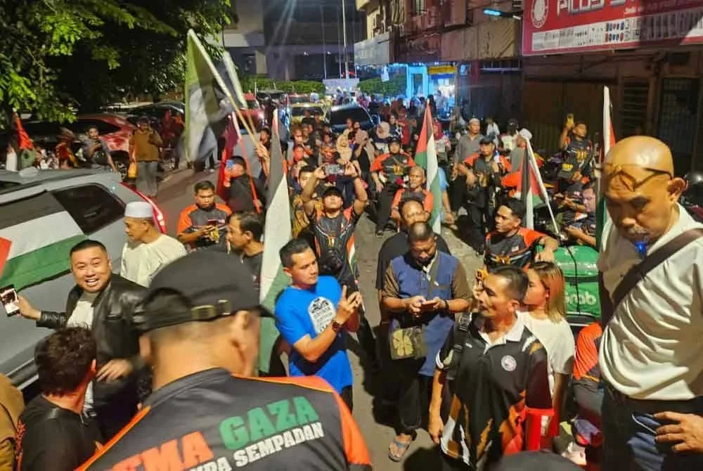 Program Gema Gaza Kasih Tanpa Sempadan anjuran Jasa Malaysia mengedar pek makanan simbolik solidariti untuk Gaza di Kuala Lumpur.