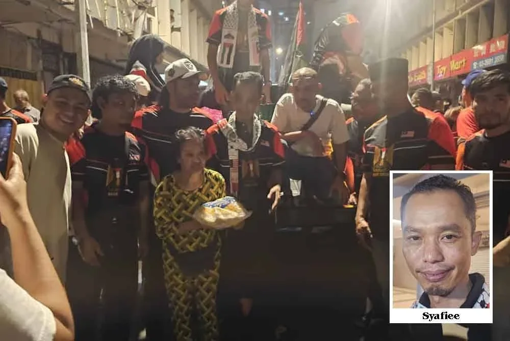 Beras sumbangan WUIF turut diedarkan kepada golongan asnaf dan miskin sekitar Chow Kit di Kuala Lumpur pada Sabtu.