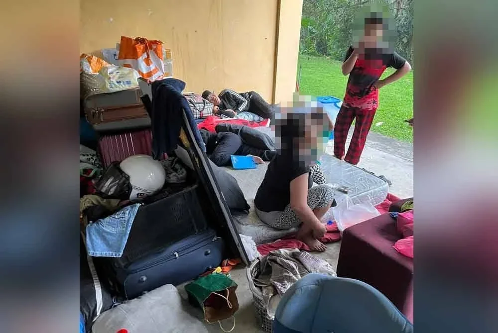 Gambar keluarga berkenaan yang tular di media sosial baru-baru ini.