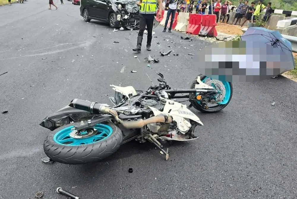 Penunggang Yamaha R25 disahkan meninggal dunia di tempat kejadian. Foto ihsan PDRM