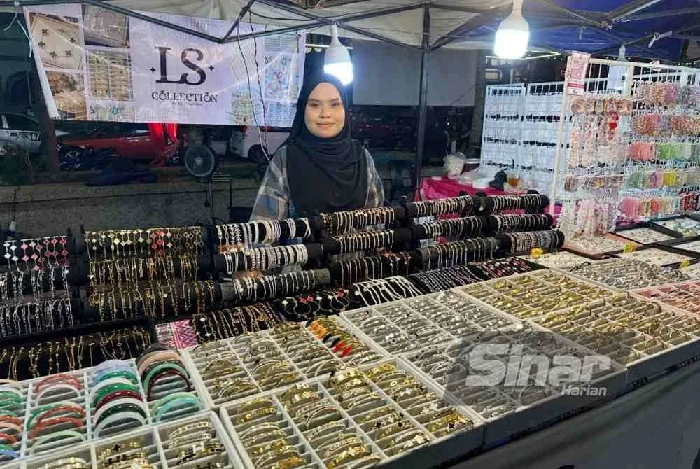 Nur Lily Shahira cekal menjual aksesori wanita. Foto Sinar Harian – ADILA SHARINNI WAHID