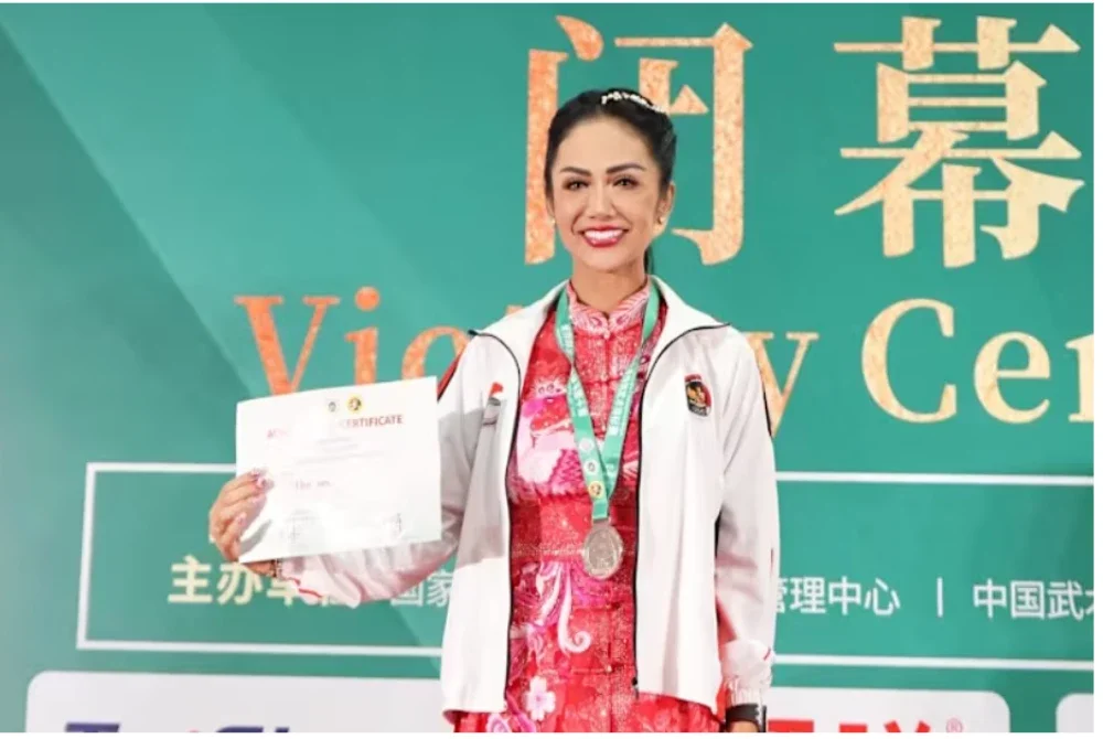 Krisdayanti mencipta sejarah peribadi apabila berjaya meraih pingat perak dalam acara Women’s Single Weapon Routines di Kejohanan Dunia Kungfu ke-10.