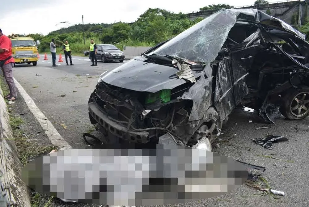 Nur Syuhada yang duduk di bahagian penumpang hadapan disahkan meninggal dunia di tempat kejadian oleh pembantu perubatan yang hadir ke lokasi. Foto IPD Muallim