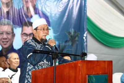 Rosli ketika menyampaikan ceramah umum sempena himpunan tersebut. Foto FB Rosli Abdul Jabar