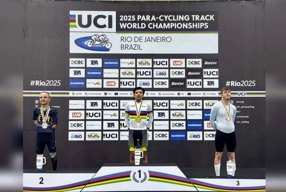 Mohamad Yusof meraih pingat emas pertama dunia buat Malaysia di Kejohanan Berbasikal Trek Para Dunia 2025 di Brazil. Foto FB Hannah Yeoh
