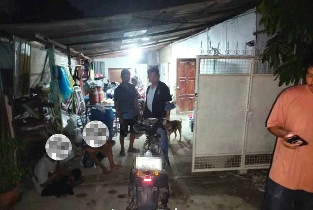 Polis menahan remaja berkenaan bersama motosikal yang dicuri - Foto media sosial