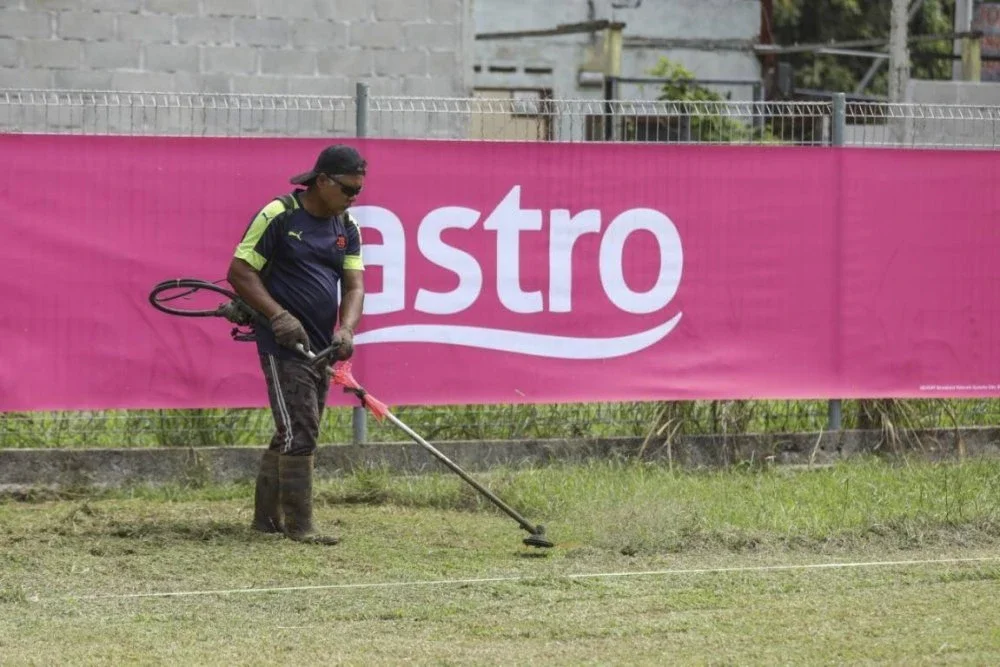 Usaha baik pulih dan memperindahkan Padang Bola Sepak Kampung Jawa membolehkan komuniti kampung berkenaan beriadah dalam suasana lebih selesa.