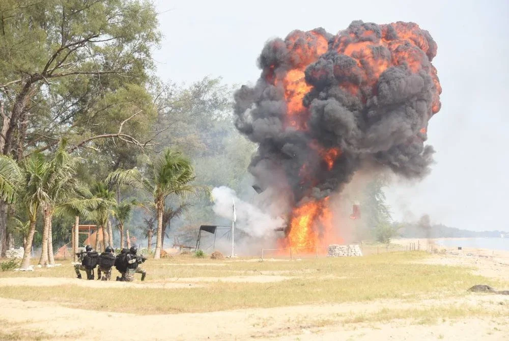 Demonstrasi tempur yang akan dipersembahkan sempena Upacara Pengurniaan Beret Biru PASKAU dan Majlis Penutup Kursus Komando TUDM di Rompin pada 26 Oktober ini.