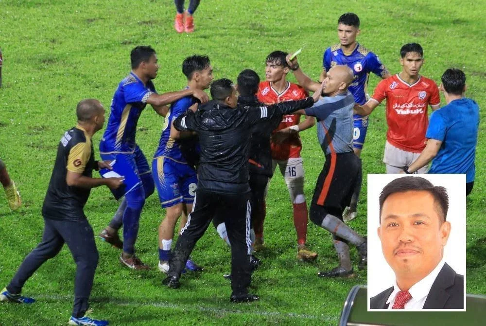 Pengadil bukan sekadar individu yang meniup wisel atau mengeluarkan kad tetapi berperanan sebagai penjaga keadilan, pengurus suasana dan pendidik nilai kesukanan. Gambar kecil: Mohd Norazwan
