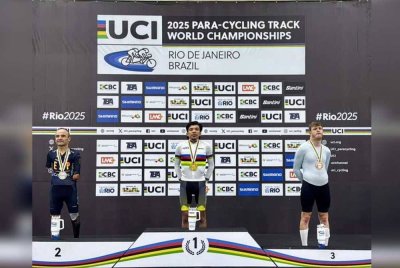 Mohamad Yusof meraih pingat emas pertama dunia buat Malaysia di Kejohanan Berbasikal Trek Para Dunia 2025 di Brazil. Foto FB Hannah Yeoh