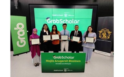 Enam penerima bantuan Biasiswa GrabScholar 2025
