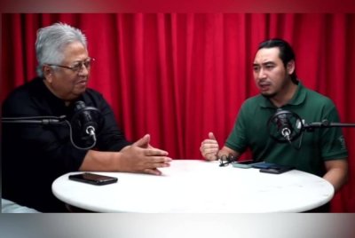 Wan Ahmad Fayhsal (kanan) ketika program The Zaid Ibrahim Podcast yang disiarkan pada Isnin.