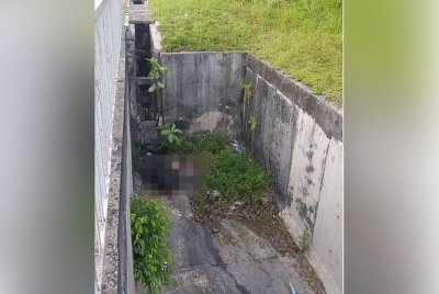 Dua beradik didakwa membunuh sepasang kekasih dan mayat mereka ditemukan disumbat dalam beg pakaian serta dibuang ke dalam longkang di dua lokasi berbeza enam tahun lepas.