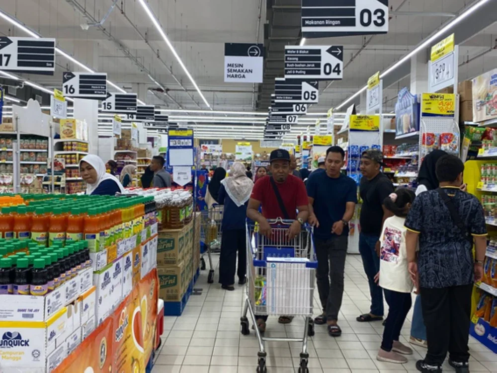 Apabila orang kampung mempunyai kuasa beli, kedai runcit hidup, pasar raya tempatan berkembang, dan produk PKS terus mendapat permintaan, sekali gus menjadikan aliran ekonomi negara lebih seimbang dan berdaya tahan.