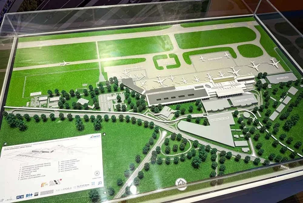 Pelan Projek Pembesaran LTAPP yang dipamerkan di ruang legar LTAPP di Bayan Lepas.