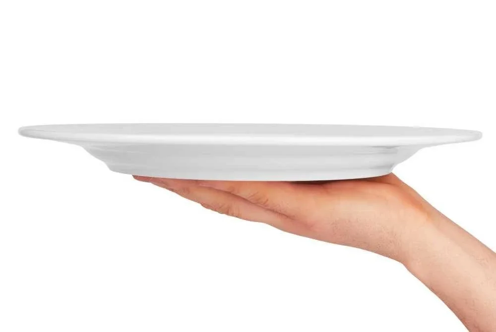 TERDAPAT segelintir orang apabila mendengar perkataan khinzir sahaja, terus seram sejuk satu badan sehinggakan nampak pinggan yang ‘mencurigakan’, laju sahaja ia dibuang ke dalam tong sampah. -Gambar hiasan/ Foto: CANVA