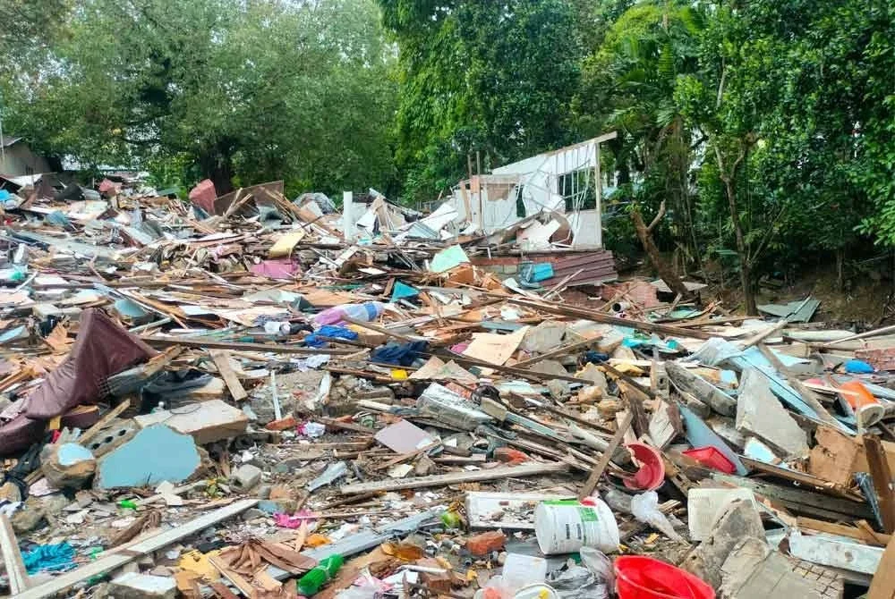 Sebanyak 11 buah rumah di Kampung Cina Kebun Teh telah dirobohkan pada minggu lalu.