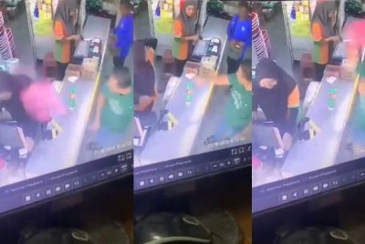 Tangkap layar video tular di media sosial kes kekasaran seorang pelanggan di sebuah pasar mini dekat Selama pada Selasa.