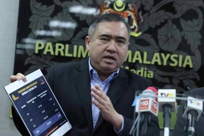 Anthony bercakap pada sidang media di Bangunan Parlimen pada Rabu. Foto Bernama