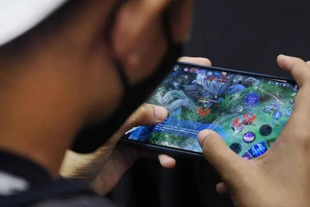 Fahami dahulu anak-anak kita dan dunia permainan mereka.Juga siapa bertanggungjawab memberi akses kepada semua permainan dan alat yang digunakan untuk mereka bermain. Gambar hiasan