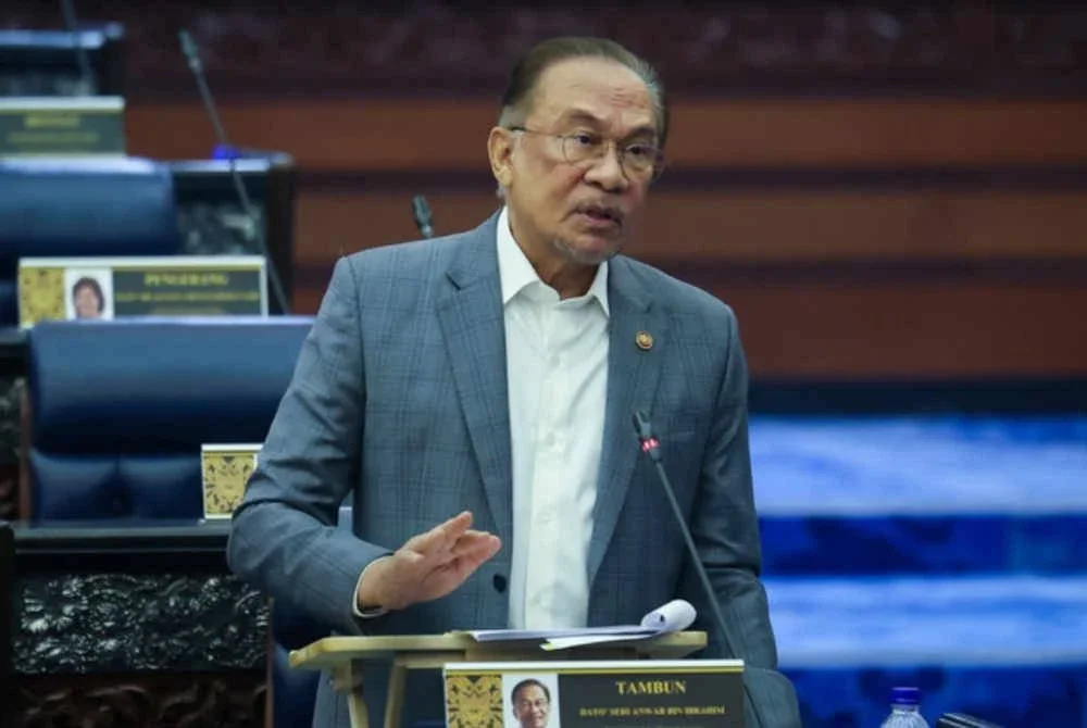 Anwar menegaskan hubungan Malaysia-Indonesia kekal baik walaupun insiden kapal tinjau Petronas dikepung nelayan Indonesia. 