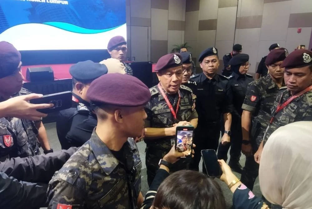 Mohd Khalid pada sidang akhbar sempena persiapan dan raptai Sidang Kemuncak ASEAN ke-47 di KLCC pada Khamis.