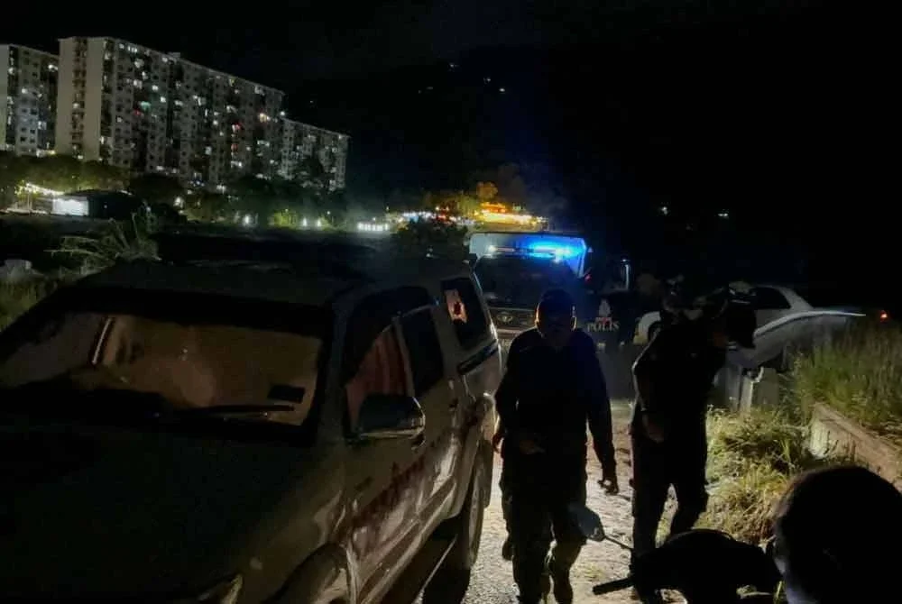 Polis sedang menjalankan siasatan di lokasi penemuan mayat warga emas berkenaan.