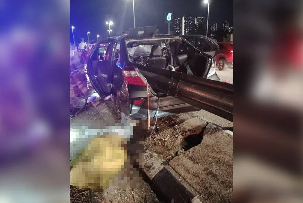 Seorang wanita maut manakala abangnya cedera selepas kereta dinaiki terbabas sebelum melanggar penghadang besi di Kilometer 28.7 Lebuhraya Damansara-Puchong pada Rabu.