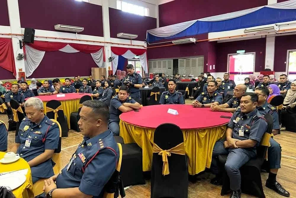 Sebahagian daripada anggota yang hadir pada Majlis Perhimpunan Bulanan Oktober JBPM Kelantan di Tunjong, Kota Bharu pada Khamis.