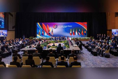 Diselaraskan Kementerian Luar Negeri melalui SILA, sidang kemuncak kali ini menghimpunkan ketua-ketua negara, menteri dan pegawai dari negara anggota ASEAN.