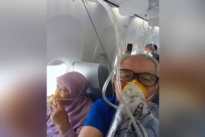 Abdul Jalil berkongsi pengalamannya menaiki pesawat MH2742 di Facebook.