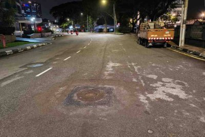 Penutup baharu telah dipasang oleh syarikat bertanggungjawab pada awal pagi Khamis.