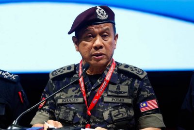 Mohd Khalid mengadakan sidang media selepas menghadiri raptai delegasi menjelang penganjuran Sidang Kemuncak ASEAN ke-47. Foto Bernama