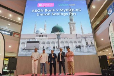 Dari kiri: Ketua Jualan ikhlas.com, Mohd Wafiyuddin Mustaqim Safawi, Ikhlas, Wan Rumaizi, Ibrahim dan Aizuddin Danian dalam majlis memperkenalkan MyIKHLAS Umrah Savings Pot pada Rabu.