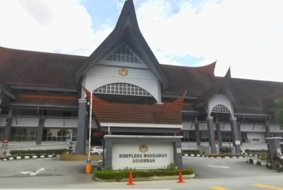 Seorang remaja lelaki berusia 18 tahun mengaku bersalah merogol teman wanitanya dua tahun lalu.