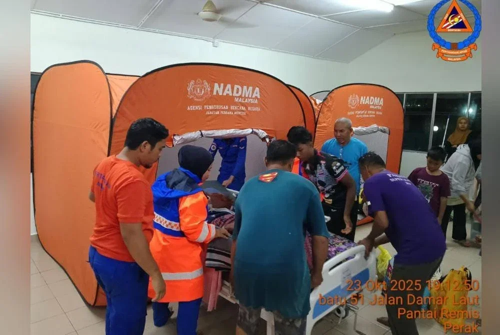 
Suasana di salah satu PPS yang dibuka susulan banjir yang semakin buruk berlaku di dua daerah di Perak. Foto APM