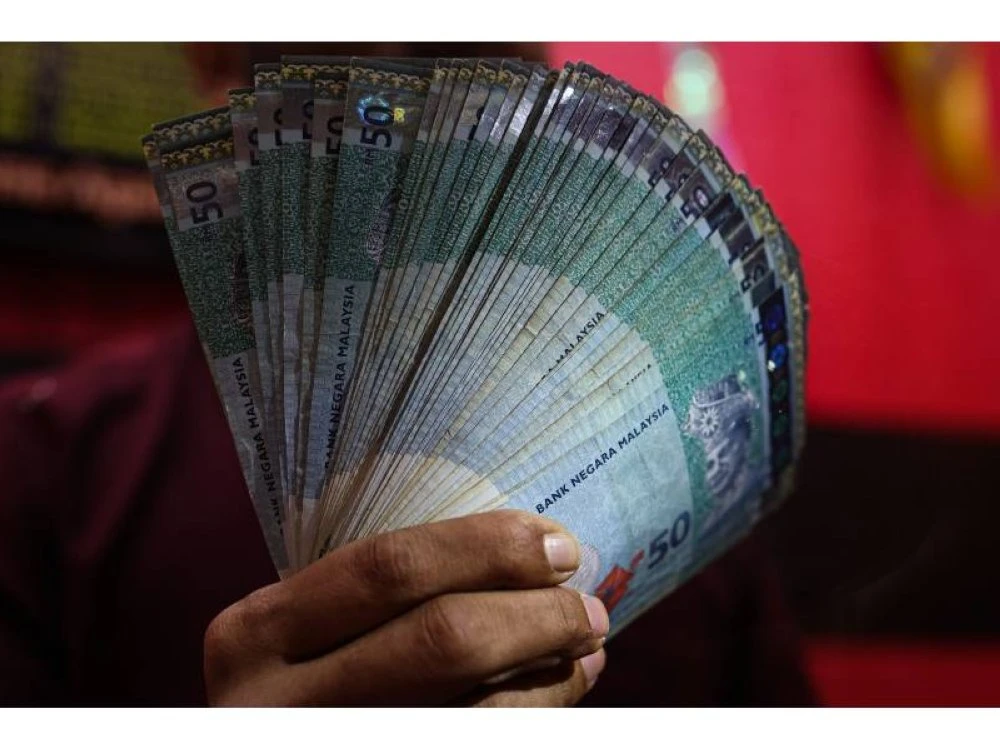 Usaha membanteras ketirisan, pembaziran dan rasuah mesti diteruskan serta konomi domestik juga perlu diperkasakan agar purata gaji rakyat meningkat ke tahap lebih bermaruah. 